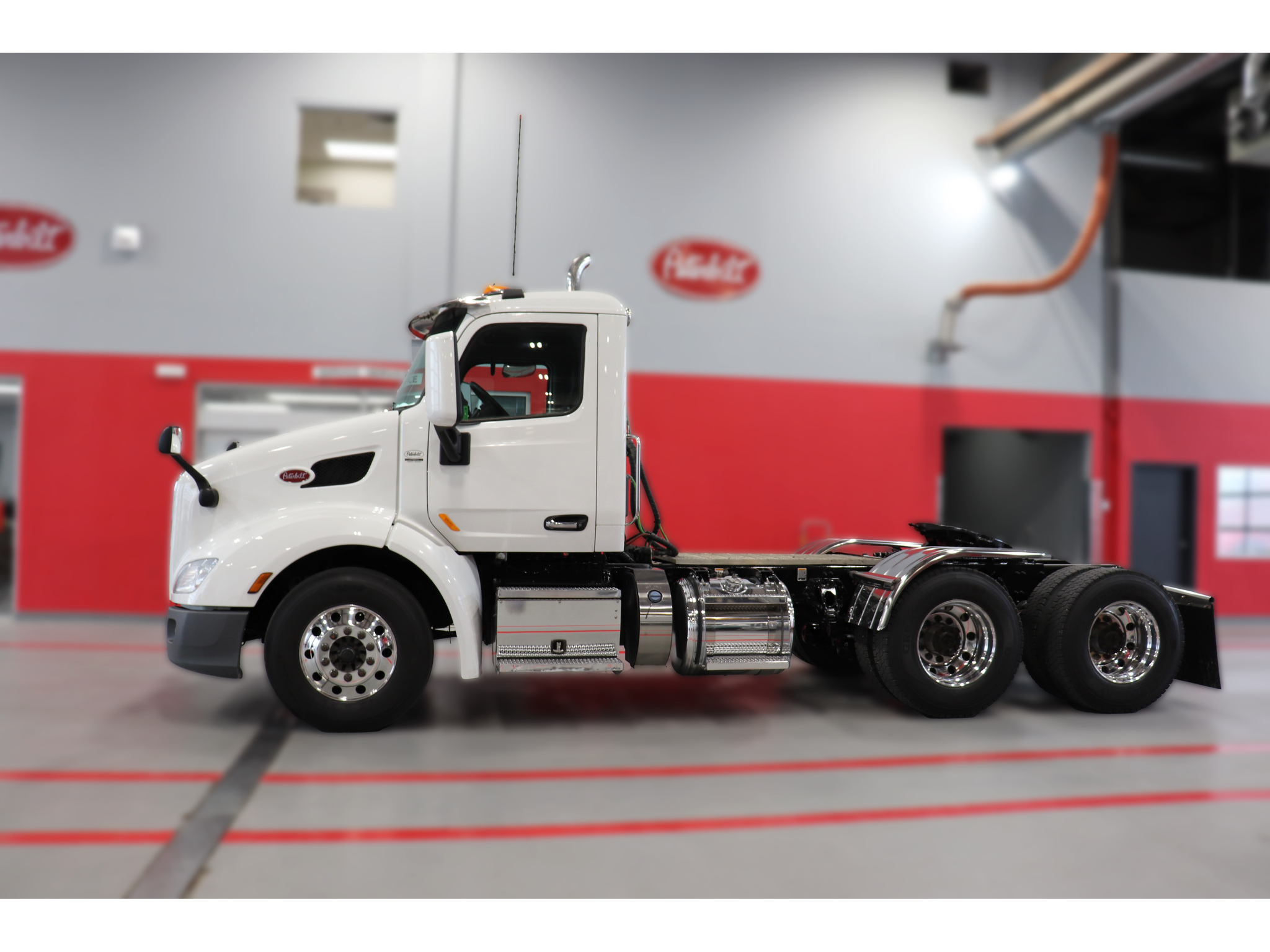 2021 Peterbilt 579 Day Cab