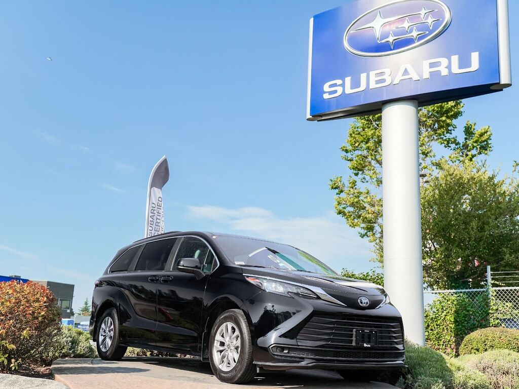 2025 Toyota Sienna LE