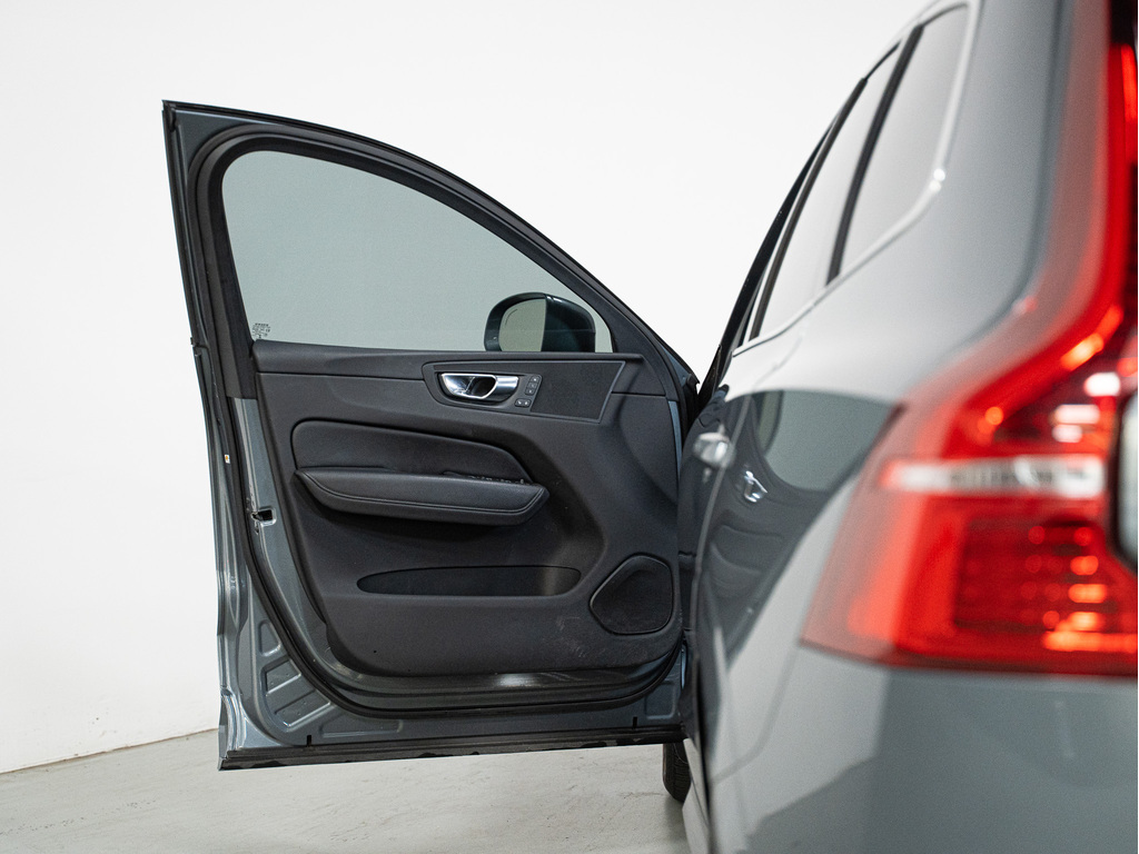 2019 Volvo XC60 T6 Momentum, 多伦多, 全款车