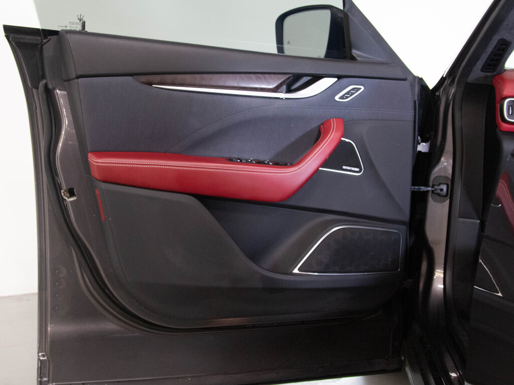 2021 Maserati Levante GranLusso, Toronto, Cash