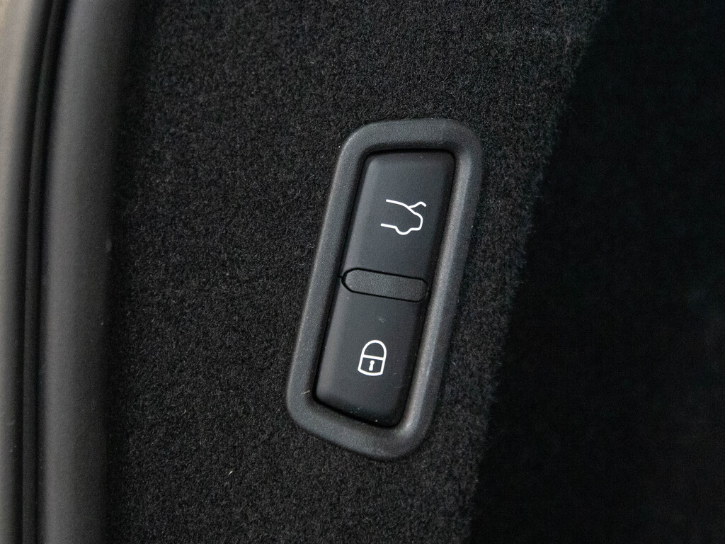 2021 Maserati Levante GranLusso, Toronto, Cash