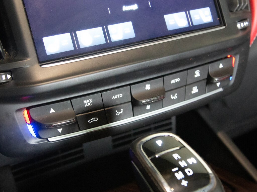 2021 Maserati Levante GranLusso, Toronto, Cash
