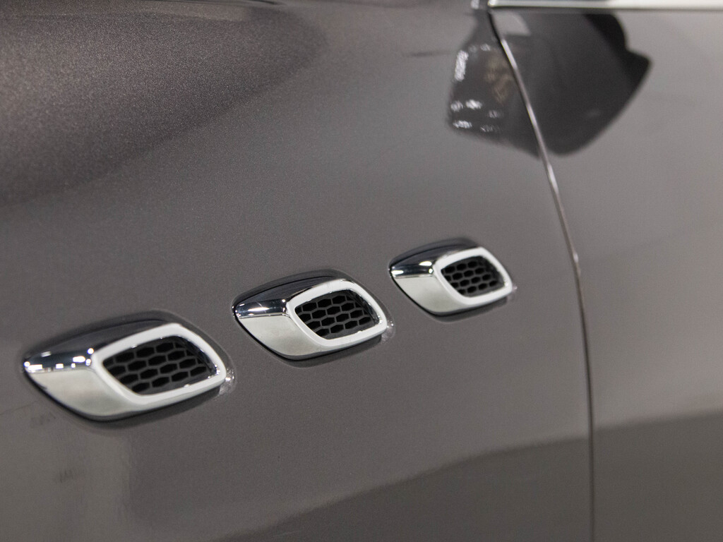 2021 Maserati Levante GranLusso, Toronto, Cash