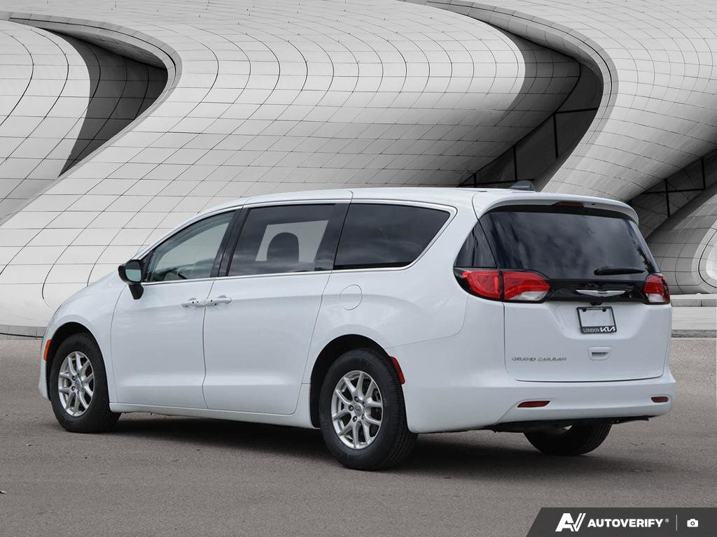 2024 Chrysler Voyager