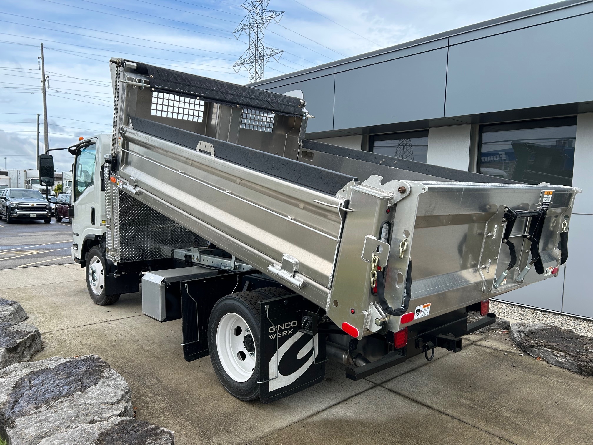 2025 Isuzu NRR GAS 1U2