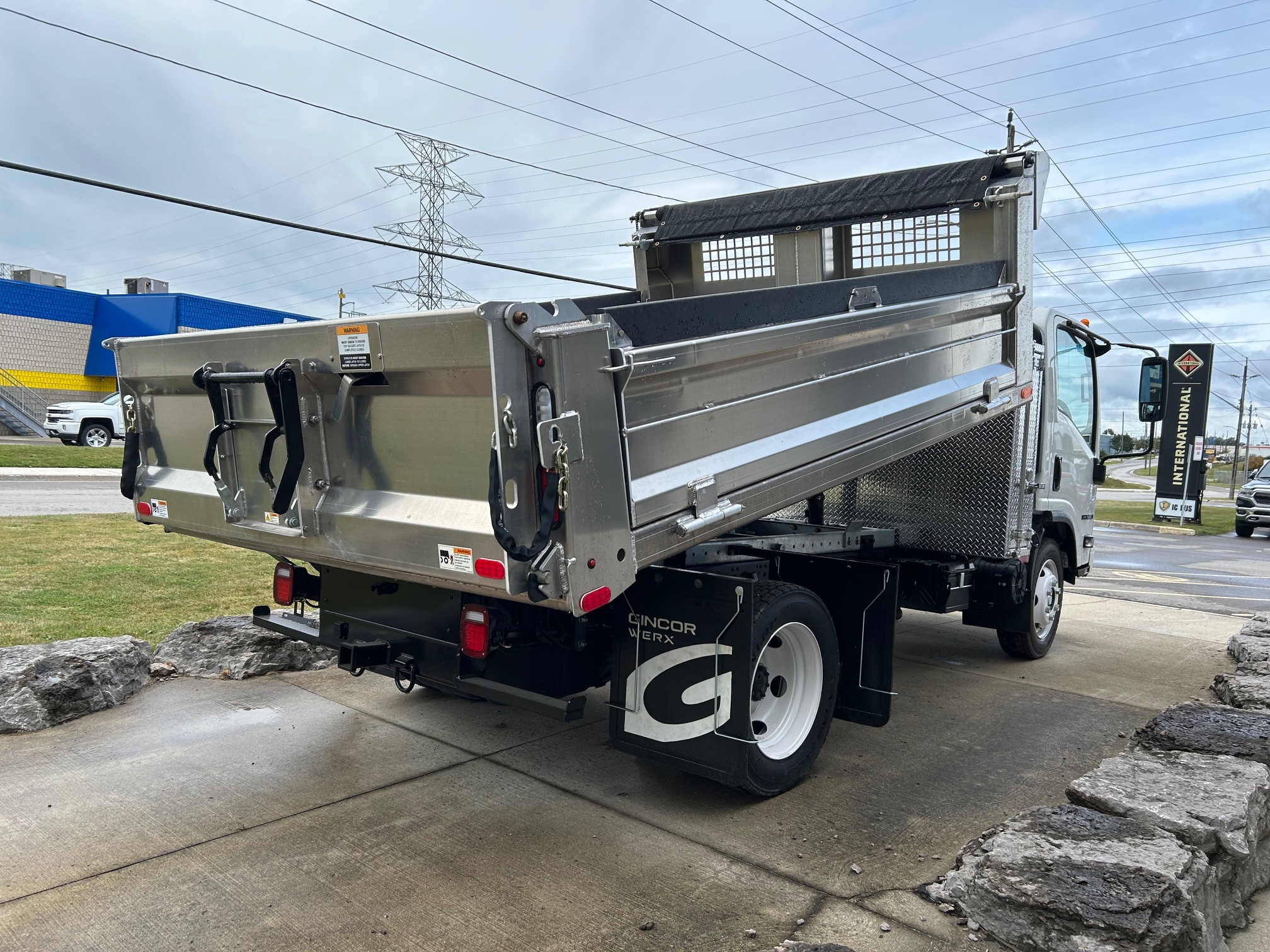 2025 Isuzu NRR GAS 1U2