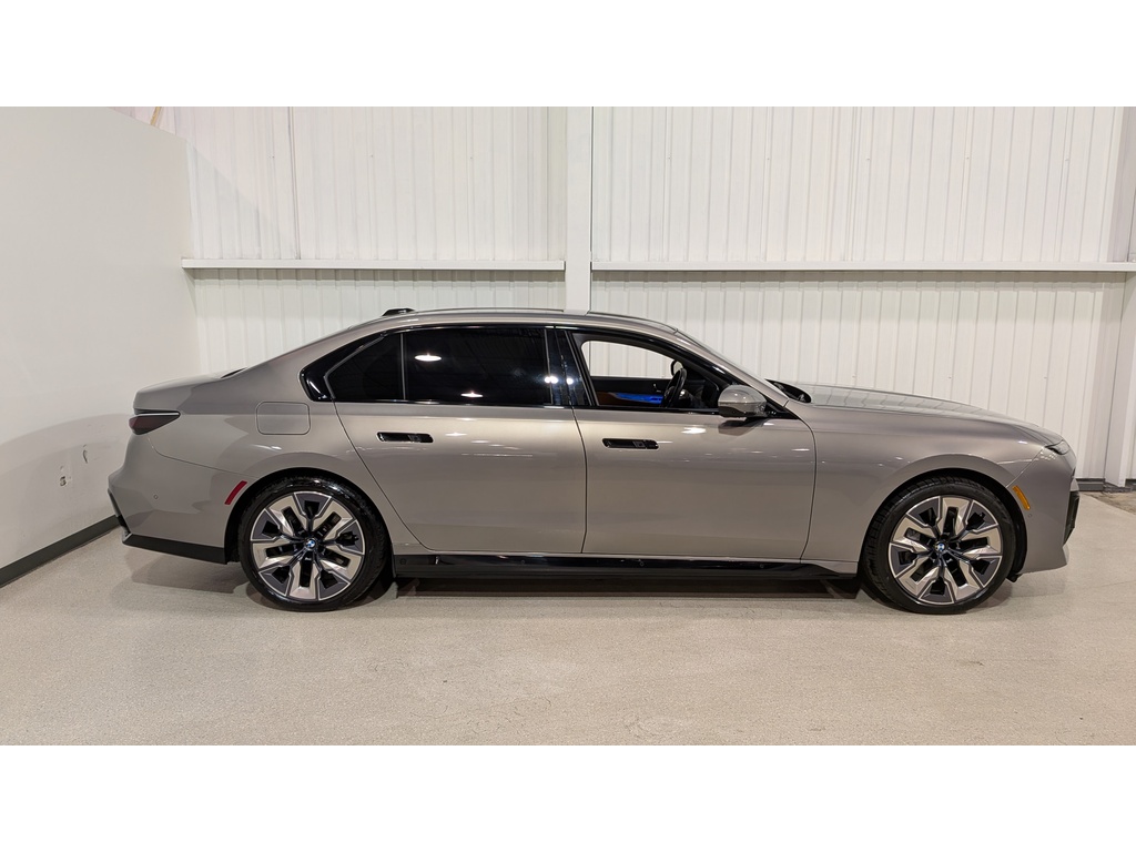 BMW i7 2023