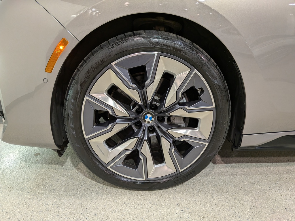 BMW i7 2023