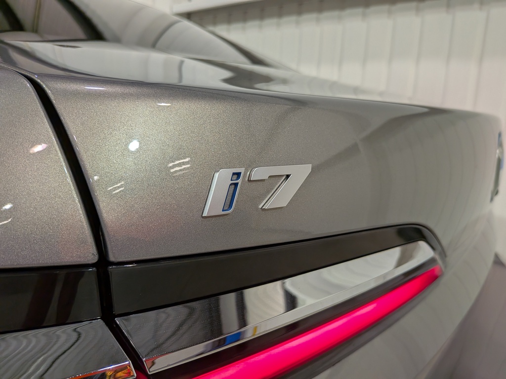 BMW i7 2023