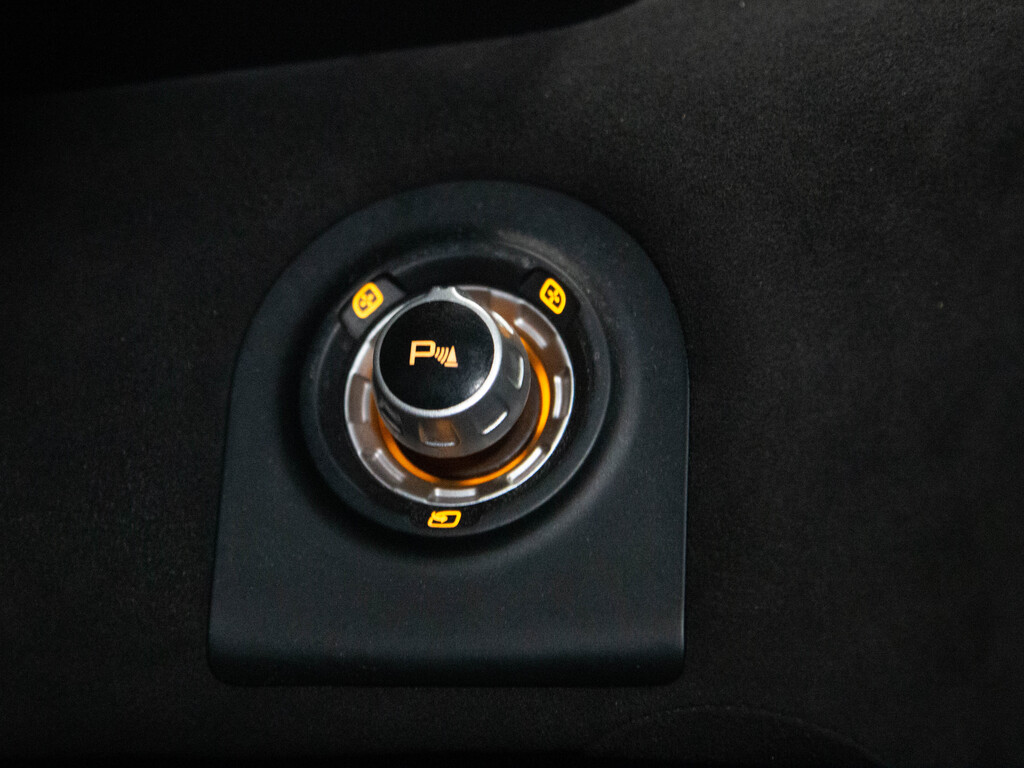 2012 Mclaren MP4-12C MERIDIAN DSP   NAV   RED INTERIOR   592 HORSEPOWER, Toronto, Cash