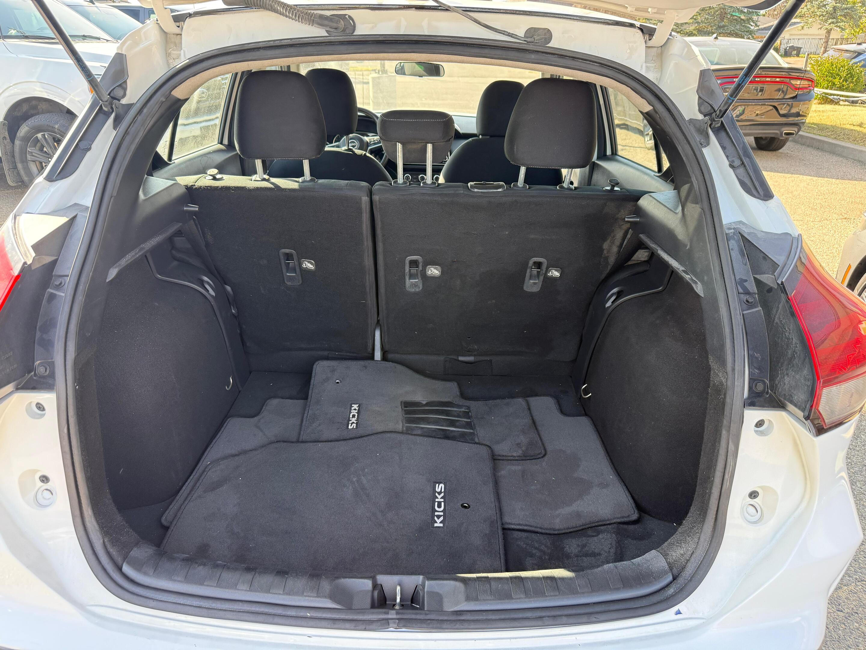 2022 Nissan Kicks — view 6