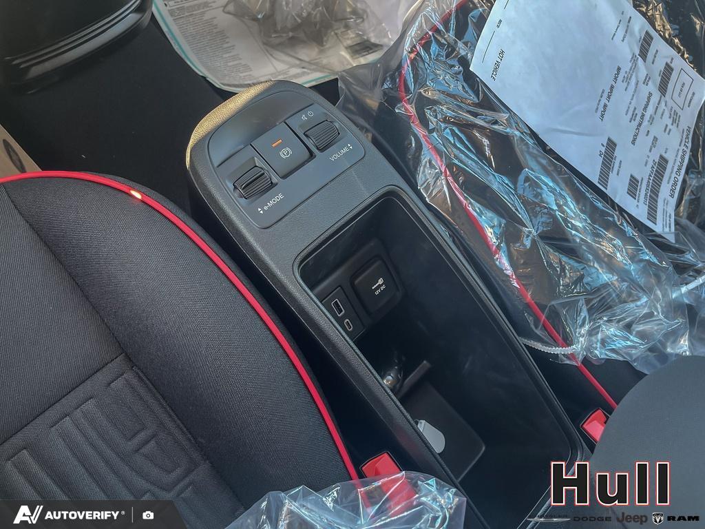 2025 Fiat 500e BEV RED, Toronto, Cash