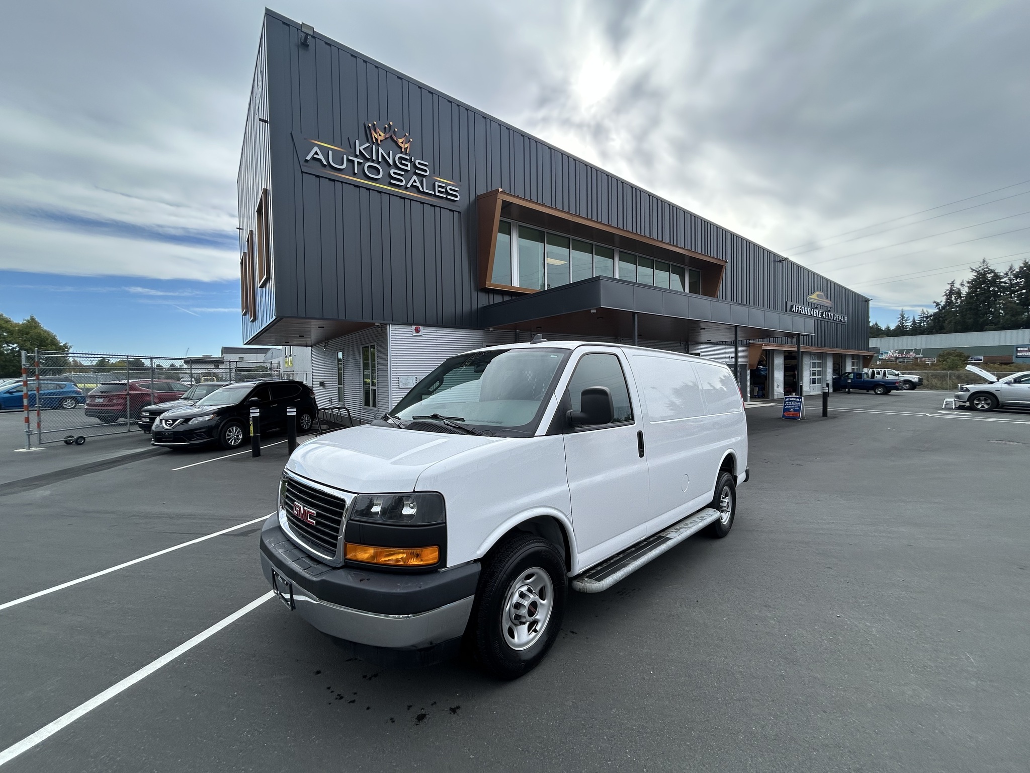 2023 GMC Savana Cargo Van