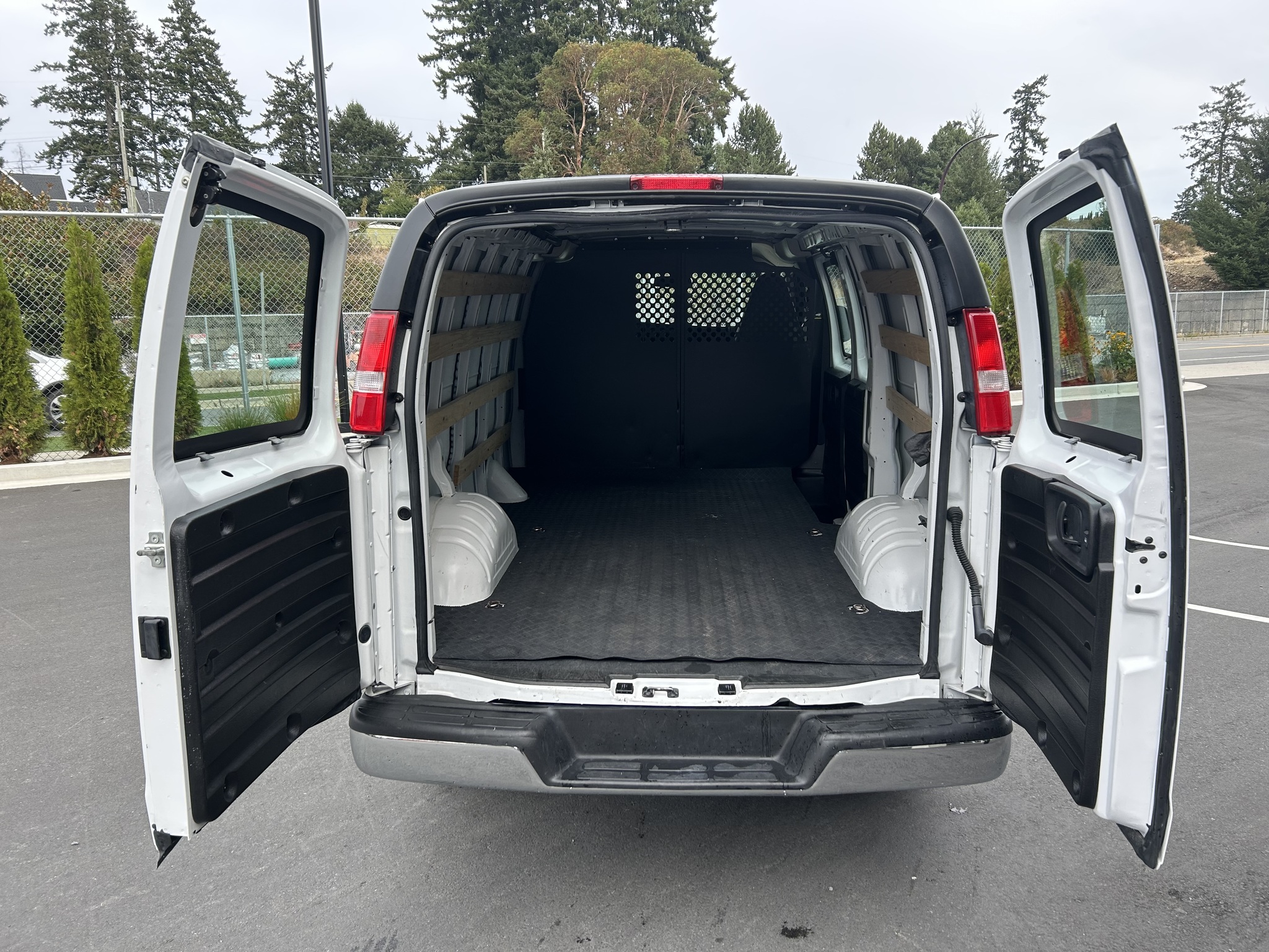 2023 GMC Savana Cargo Van