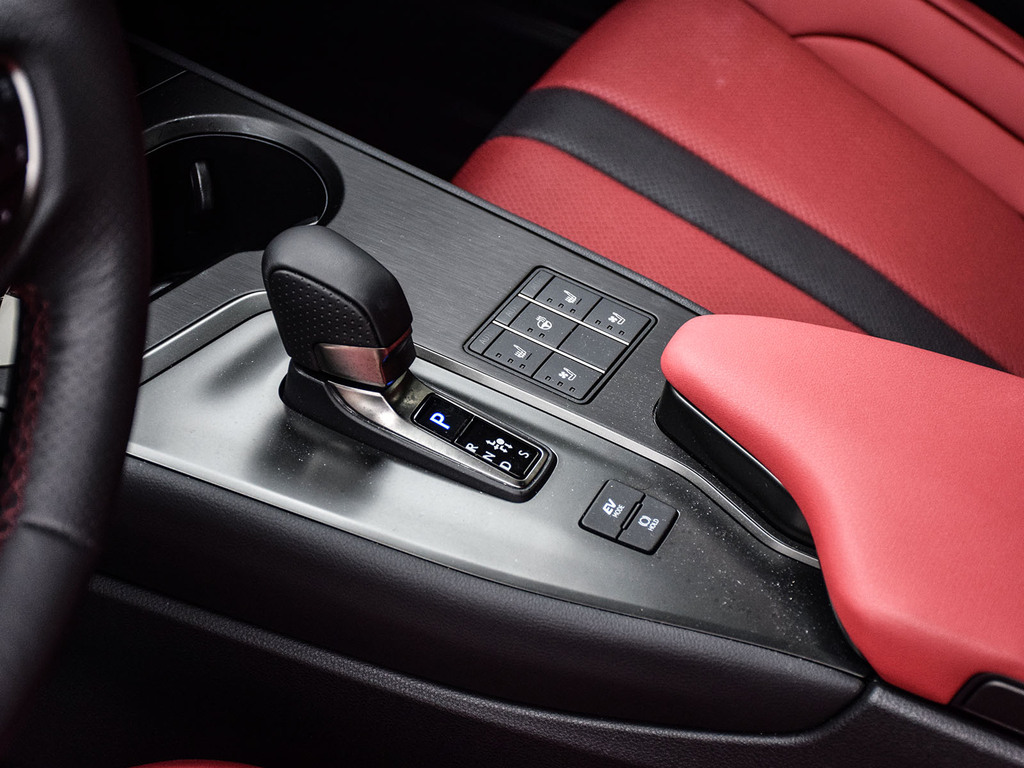 2025 Lexus UX 300h UX 300h, 多伦多, 全款车