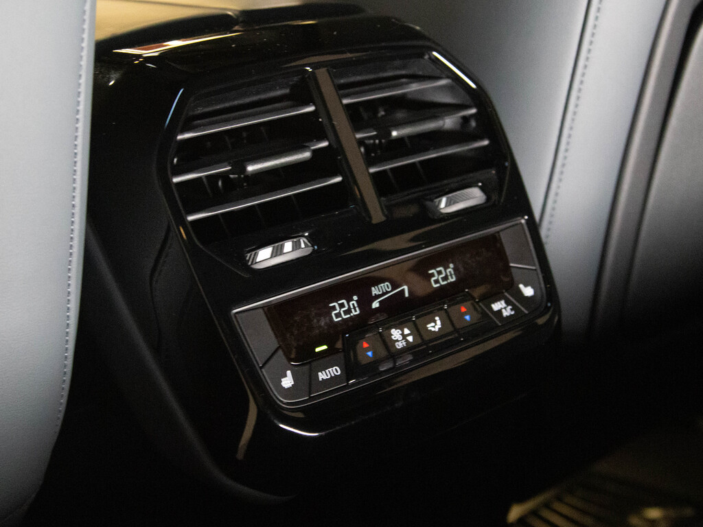 2023 BMW iX M60, 多伦多, 全款车