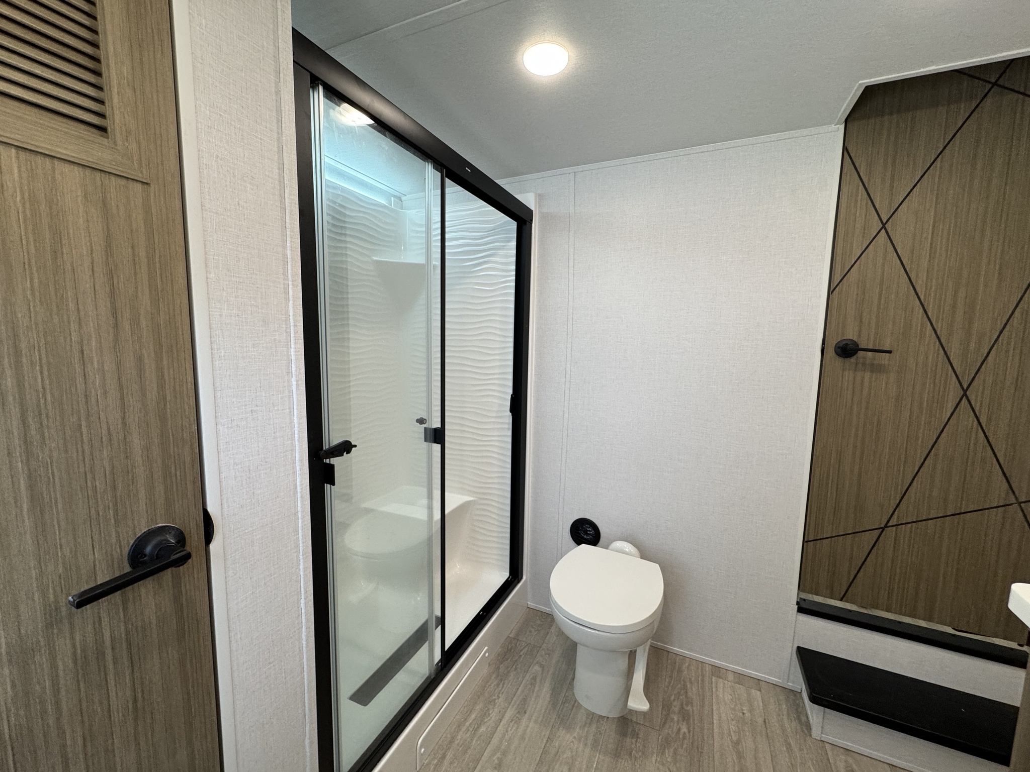 2026 Salem by Forest River Grand Villa 44 ZEN