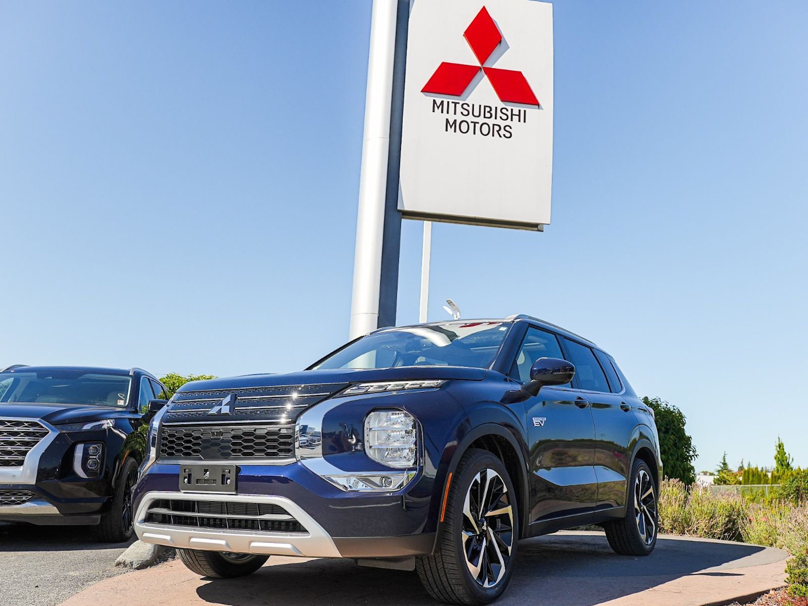 2025 Mitsubishi Outlander PHEV