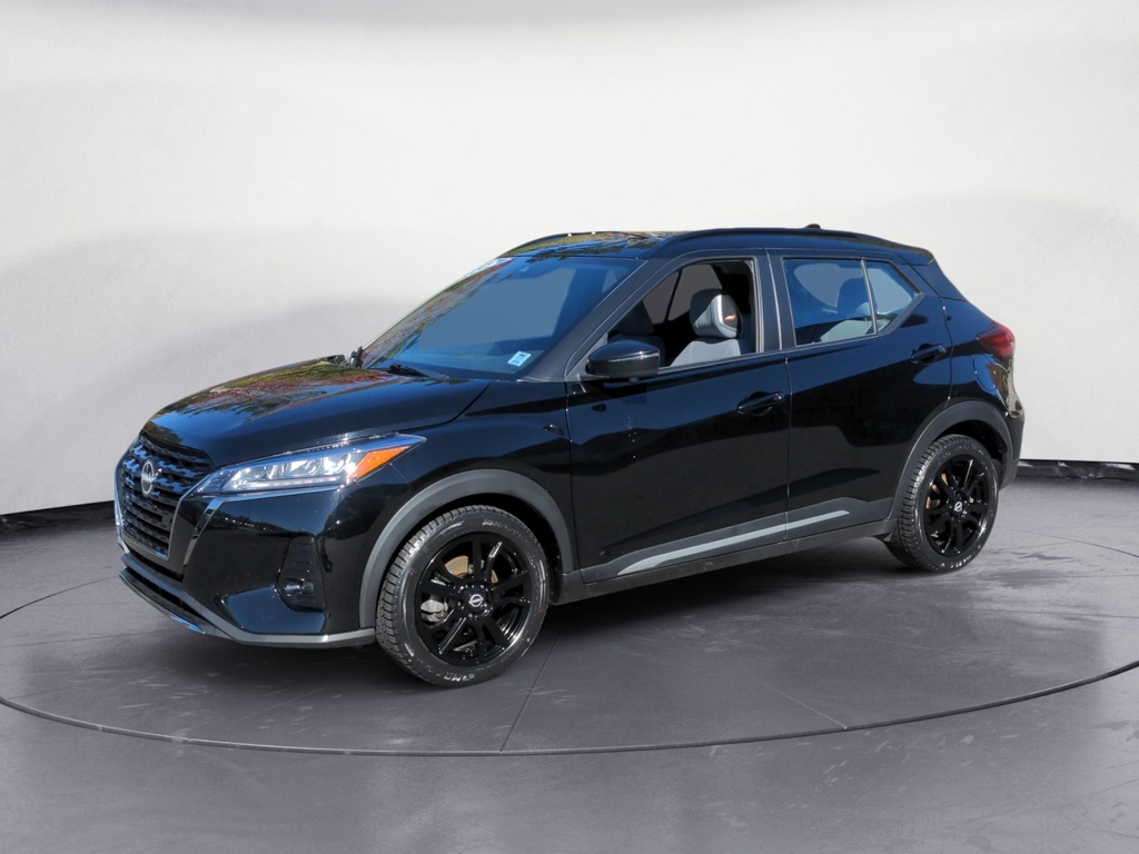 2024 Nissan Kicks Kicks SR ! LOW KMS! Black Rims !