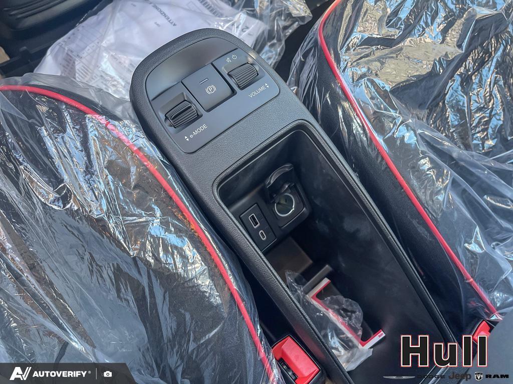 2025 Fiat 500e BEV RED, 多伦多, 全款车