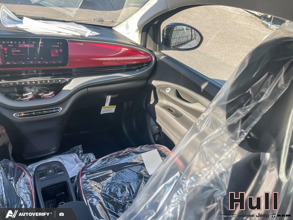 2025 Fiat 500e BEV RED, 多伦多, 全款车