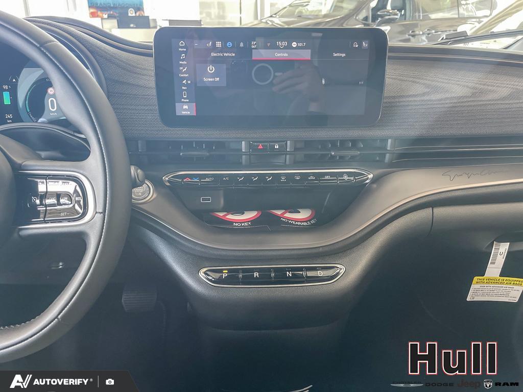 2025 Fiat 500e BEV Giorgio Armani, Toronto, Cash