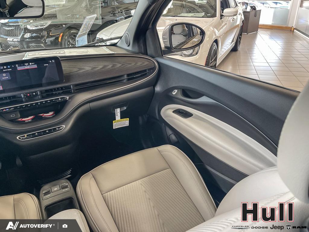 2025 Fiat 500e BEV Giorgio Armani, Toronto, Cash