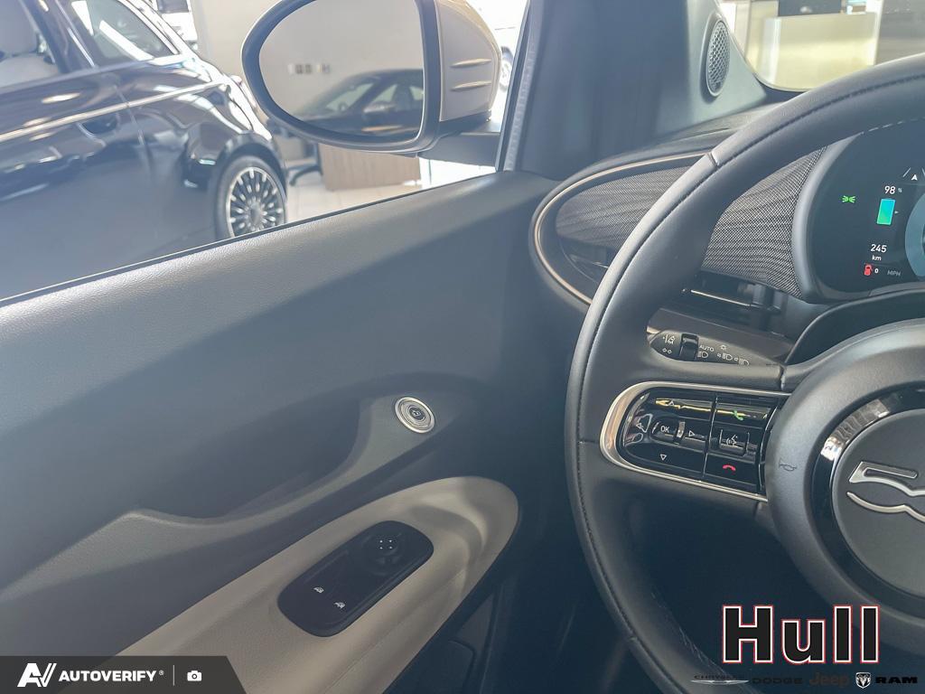 2025 Fiat 500e BEV Giorgio Armani, Toronto, Cash