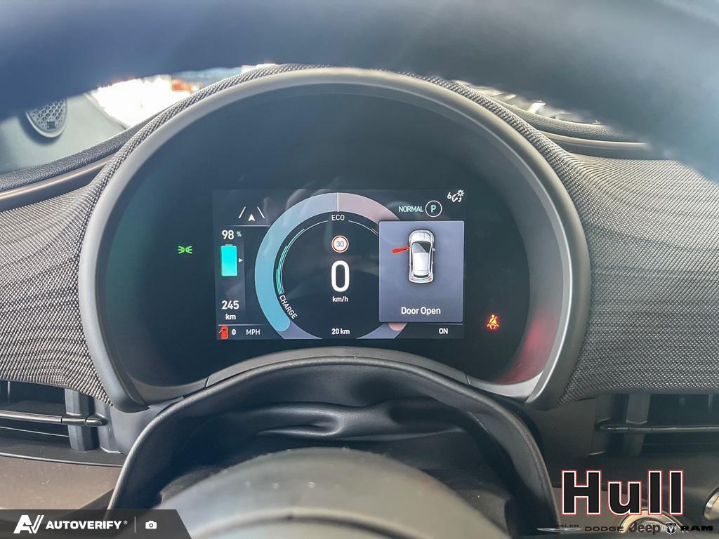 2025 Fiat 500e BEV Giorgio Armani, Toronto, Cash