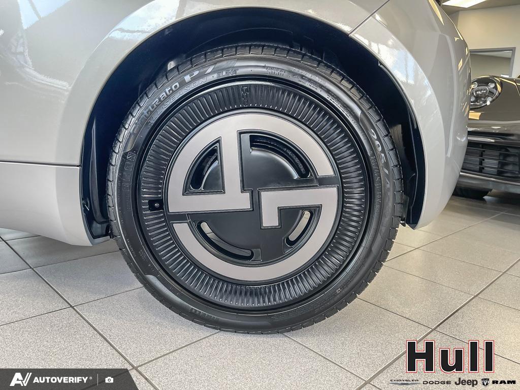 2025 Fiat 500e BEV Giorgio Armani, Toronto, Cash