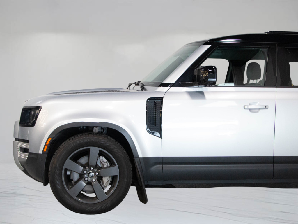 2023 Land Rover Defender 110 SE, Toronto, Cash