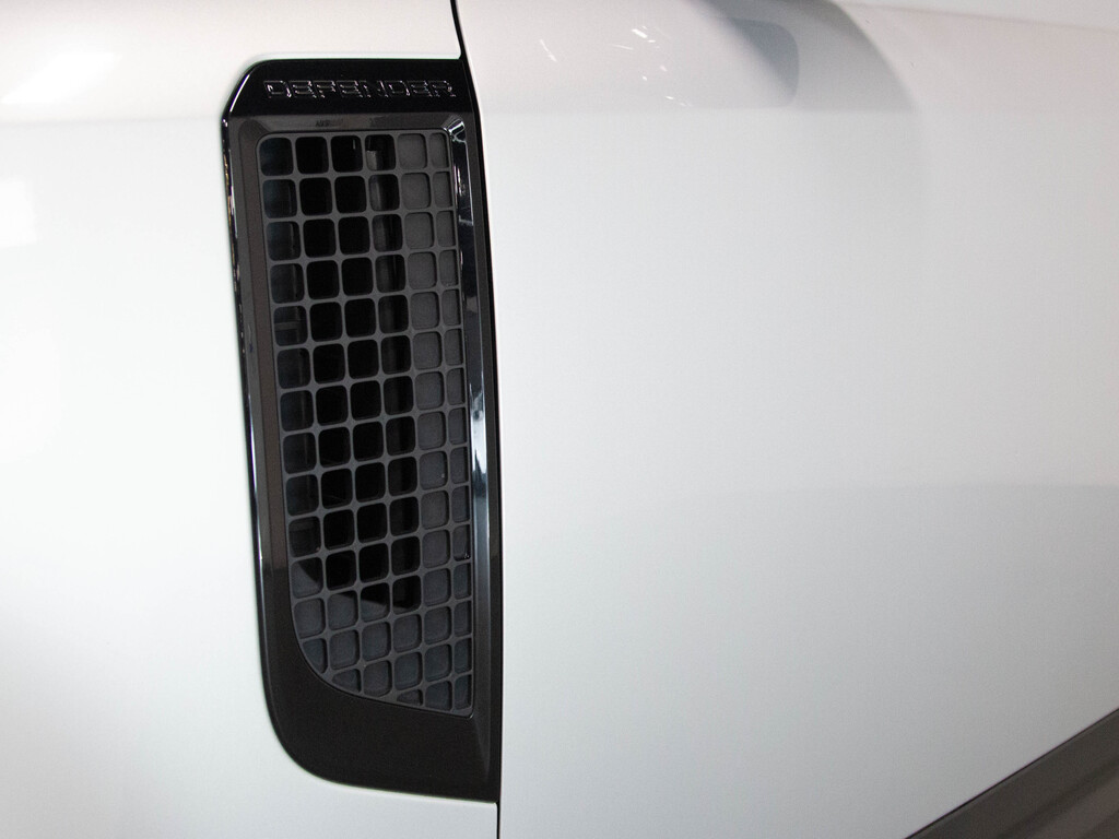 2023 Land Rover Defender 110 SE, Toronto, Cash