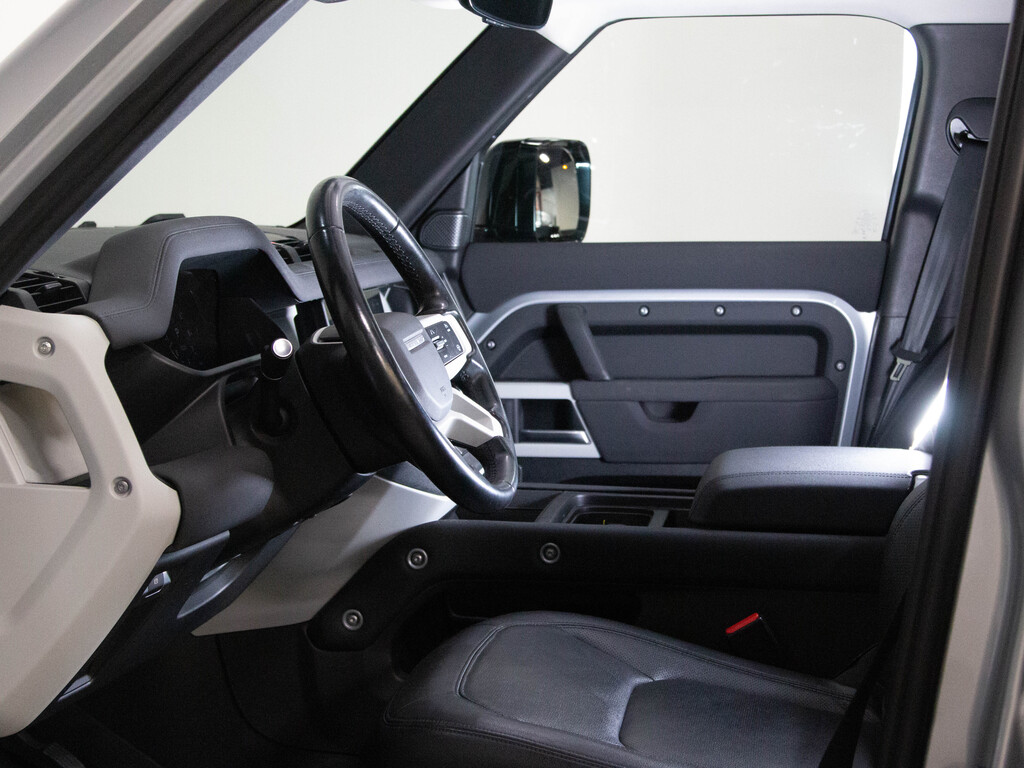 2023 Land Rover Defender 110 SE, Toronto, Cash