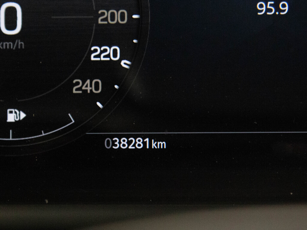 2023 Land Rover Defender 110 SE, Toronto, Cash