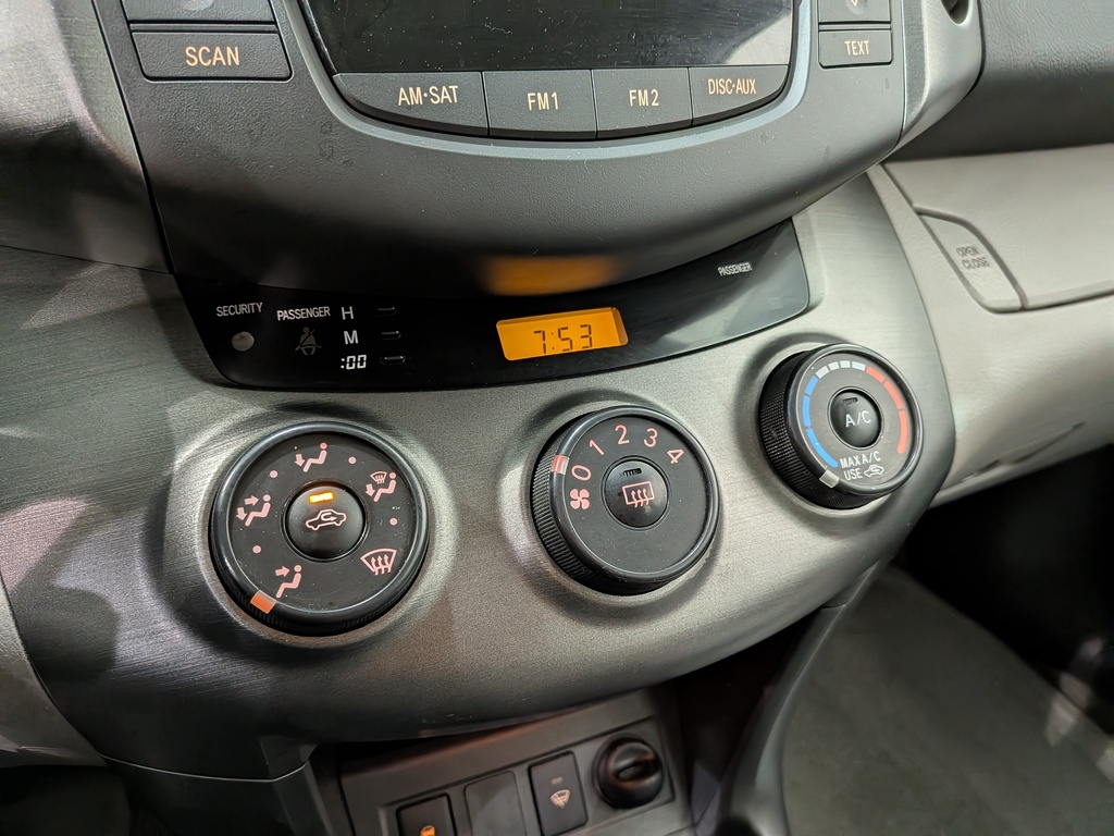 Toyota RAV4 2011