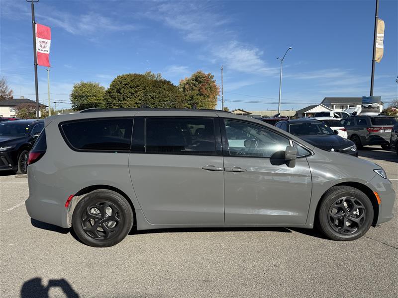 2022 Chrysler Pacifica Hybrid