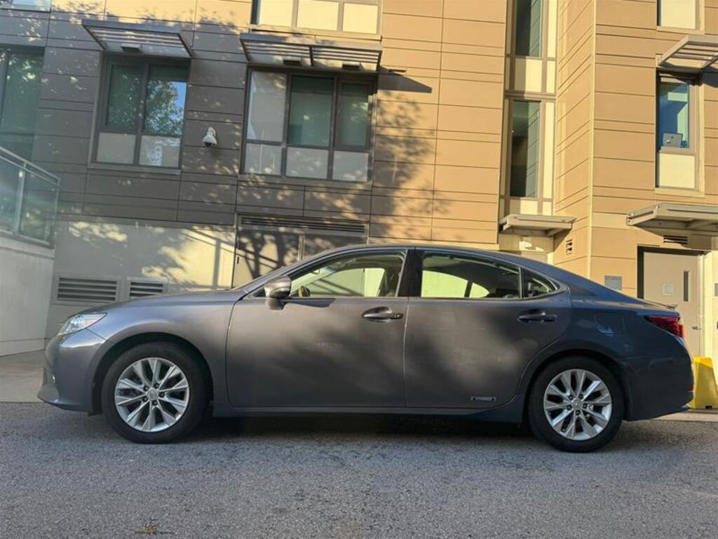 2013 Lexus ES 300h excellent condition low KMs and fully inspected!, Vancouver, Cash