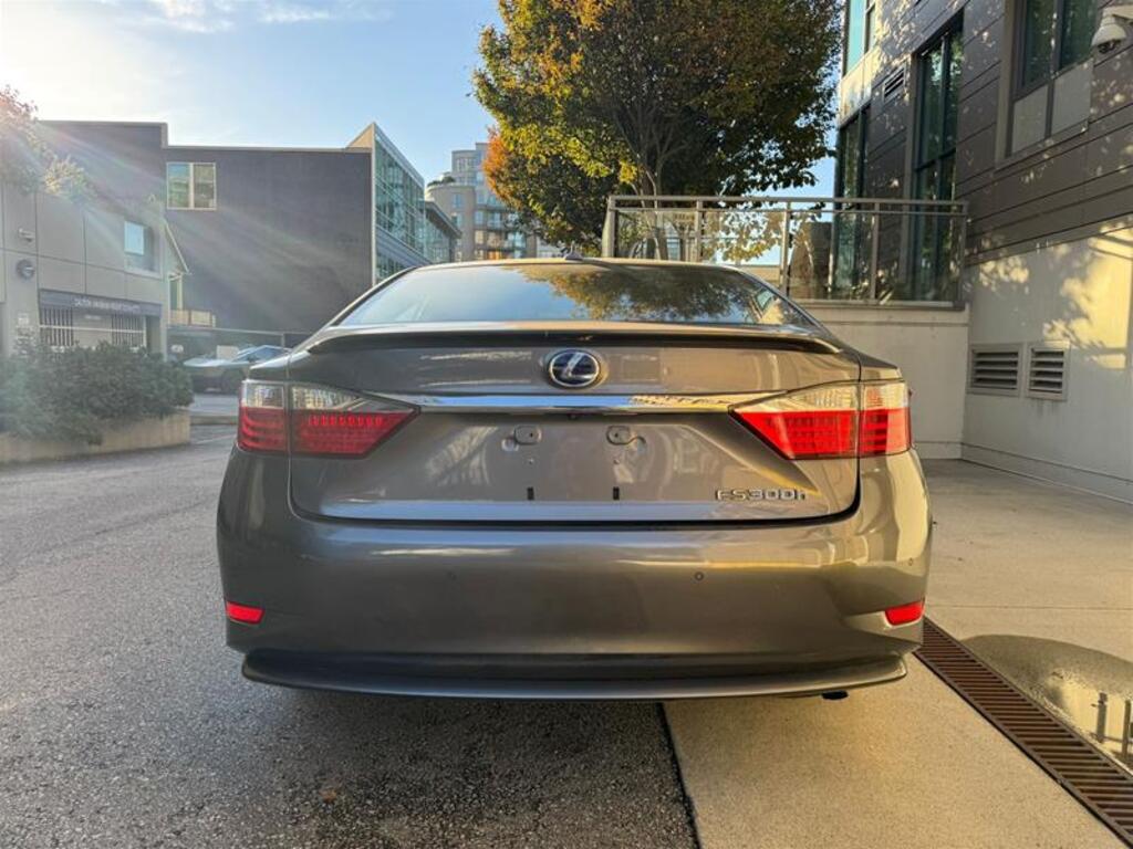 2013 Lexus ES 300h excellent condition low KMs and fully inspected!, Vancouver, Cash