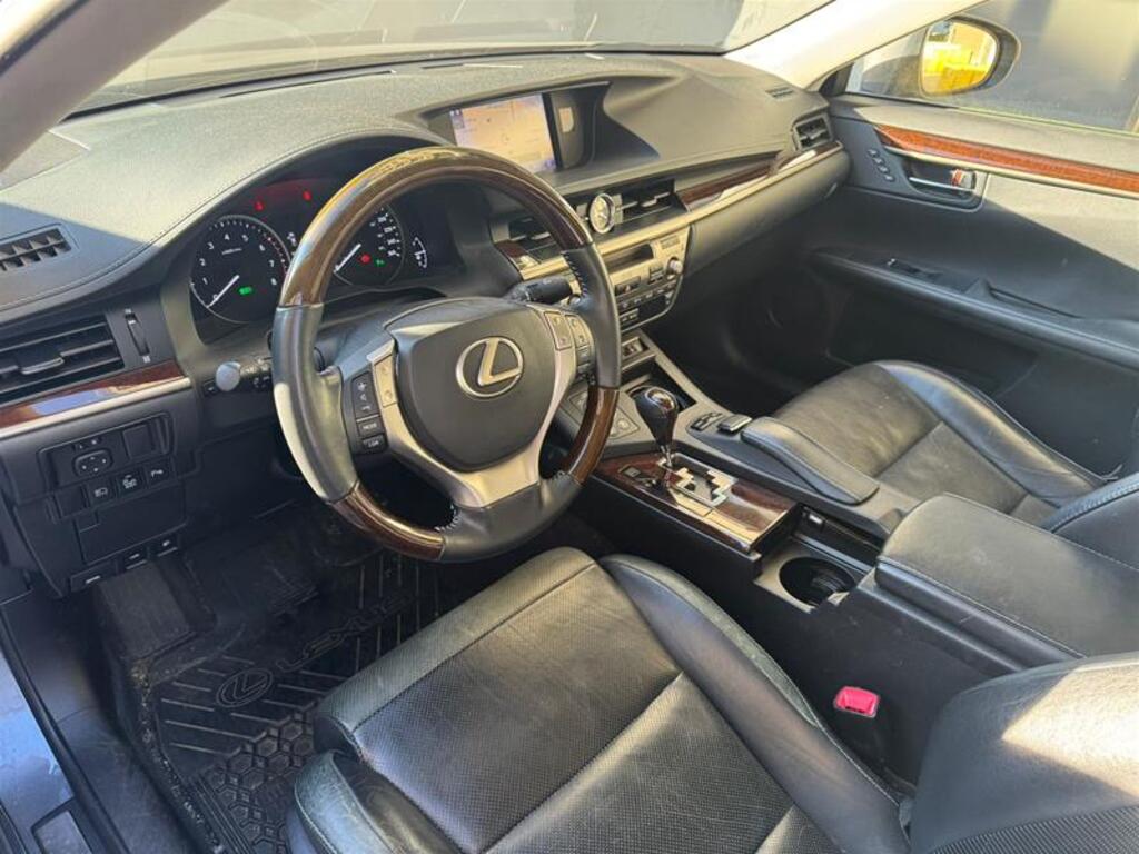 2013 Lexus ES 300h excellent condition low KMs and fully inspected!, Vancouver, Cash