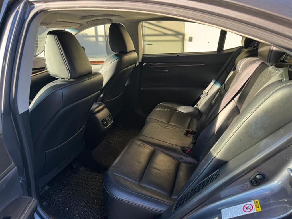 2013 Lexus ES 300h excellent condition low KMs and fully inspected!, Vancouver, Cash