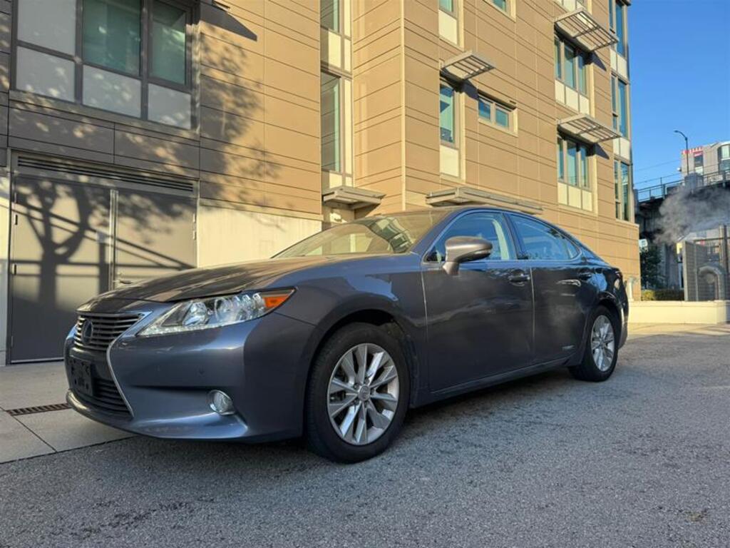 2013 Lexus ES 300h excellent condition low KMs and fully inspected!, Vancouver, Cash