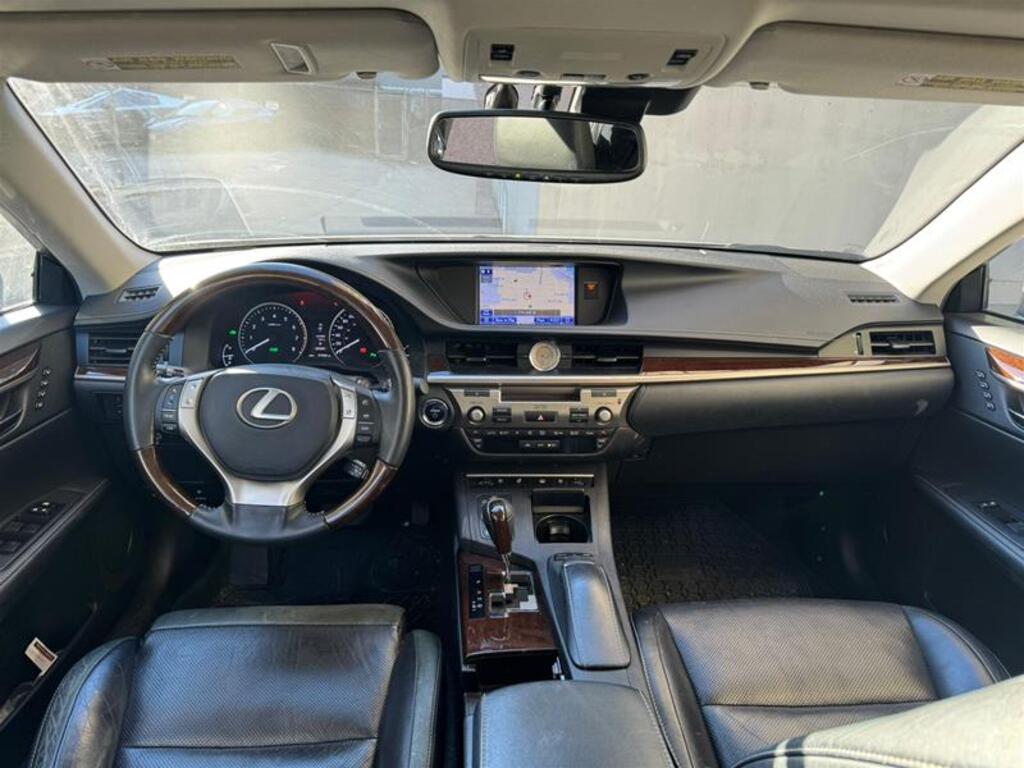 2013 Lexus ES 300h excellent condition low KMs and fully inspected!, Vancouver, Cash