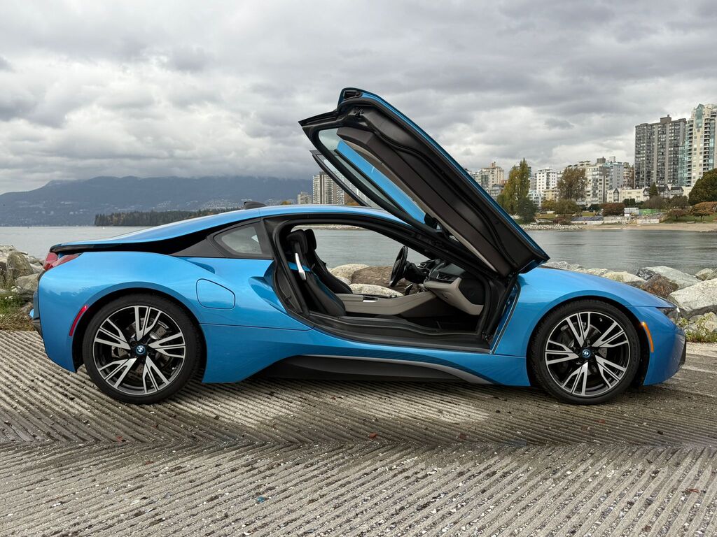 2015 BMW i8 Low kms, collector car; fully inspected clean!, 温哥华, 全款车