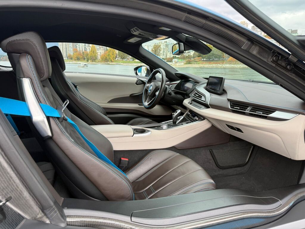 2015 BMW i8 Low kms, collector car; fully inspected clean!, 温哥华, 全款车