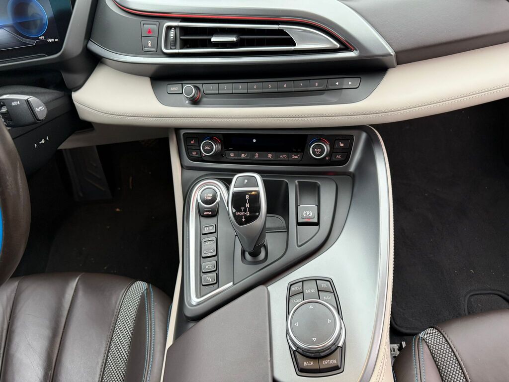 2015 BMW i8 Low kms, collector car; fully inspected clean!, 温哥华, 全款车