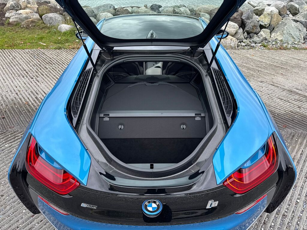 2015 BMW i8 Low kms, collector car; fully inspected clean!, 温哥华, 全款车