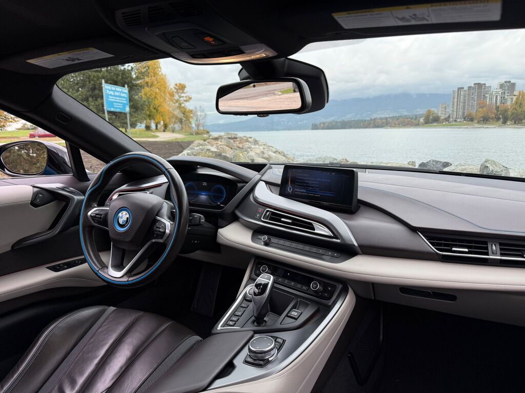 2015 BMW i8 Low kms, collector car; fully inspected clean!, 温哥华, 全款车