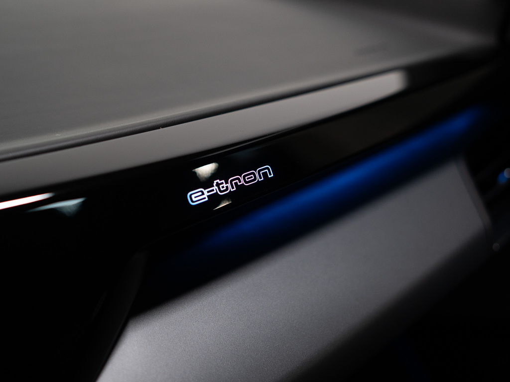 2022 Audi e-tron GT QUATTRO   BANG OLUFSEN   PANO   HUD   20 IN, 多伦多, 全款车