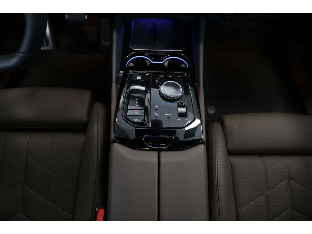 2025 BMW i5 xDrive40, 温哥华, 全款车