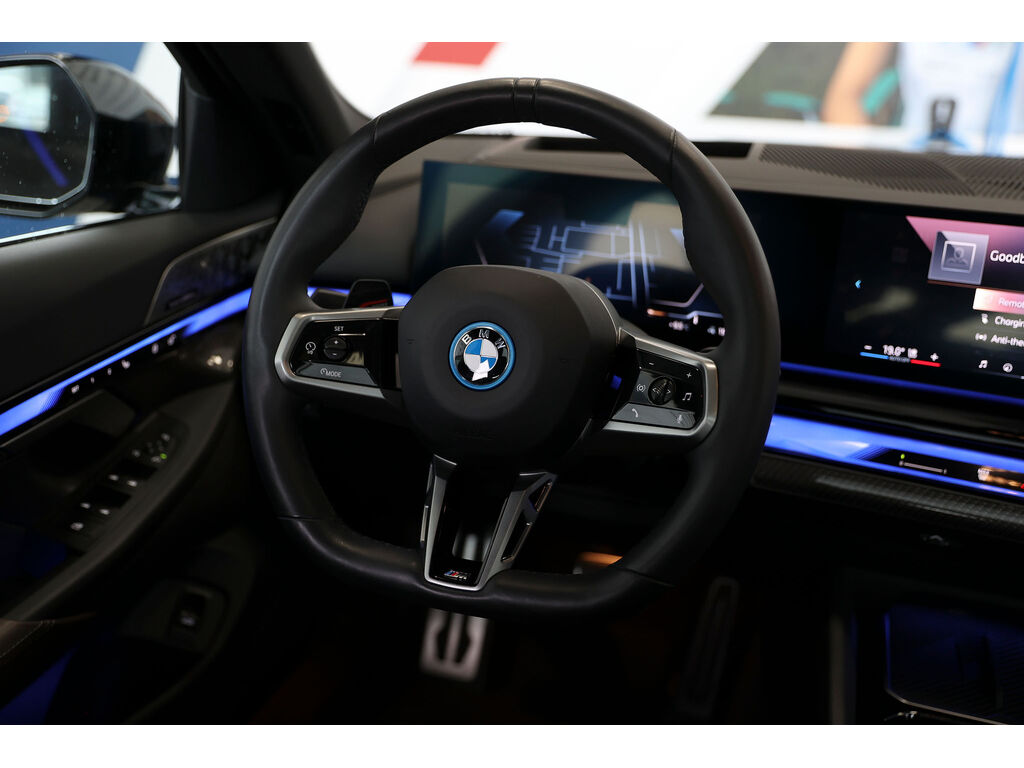 2025 BMW i5 xDrive40, 温哥华, 全款车